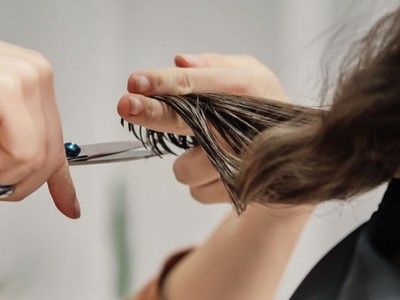 https://highlightmakeupacademy.in/assets/front/img/user/services/1756123583.png