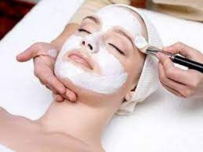 https://highlightmakeupacademy.in/assets/front/img/user/services/1756123632.png